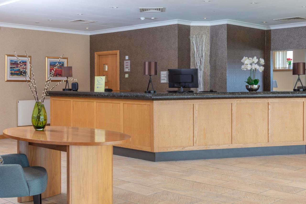 Hampshire Court Hotel & Spa Бэйсингсток Экстерьер фото