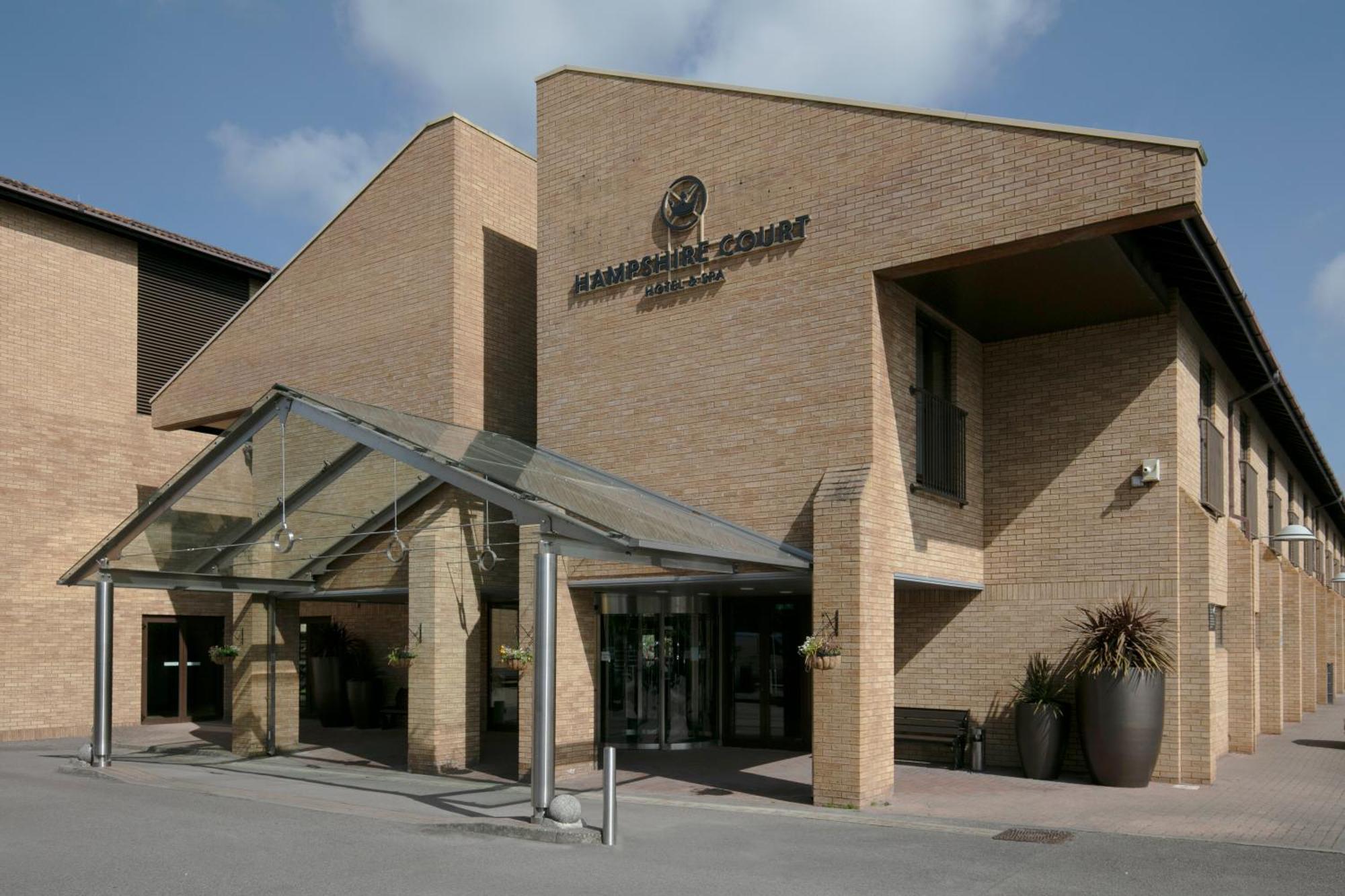 Hampshire Court Hotel & Spa Бэйсингсток Экстерьер фото