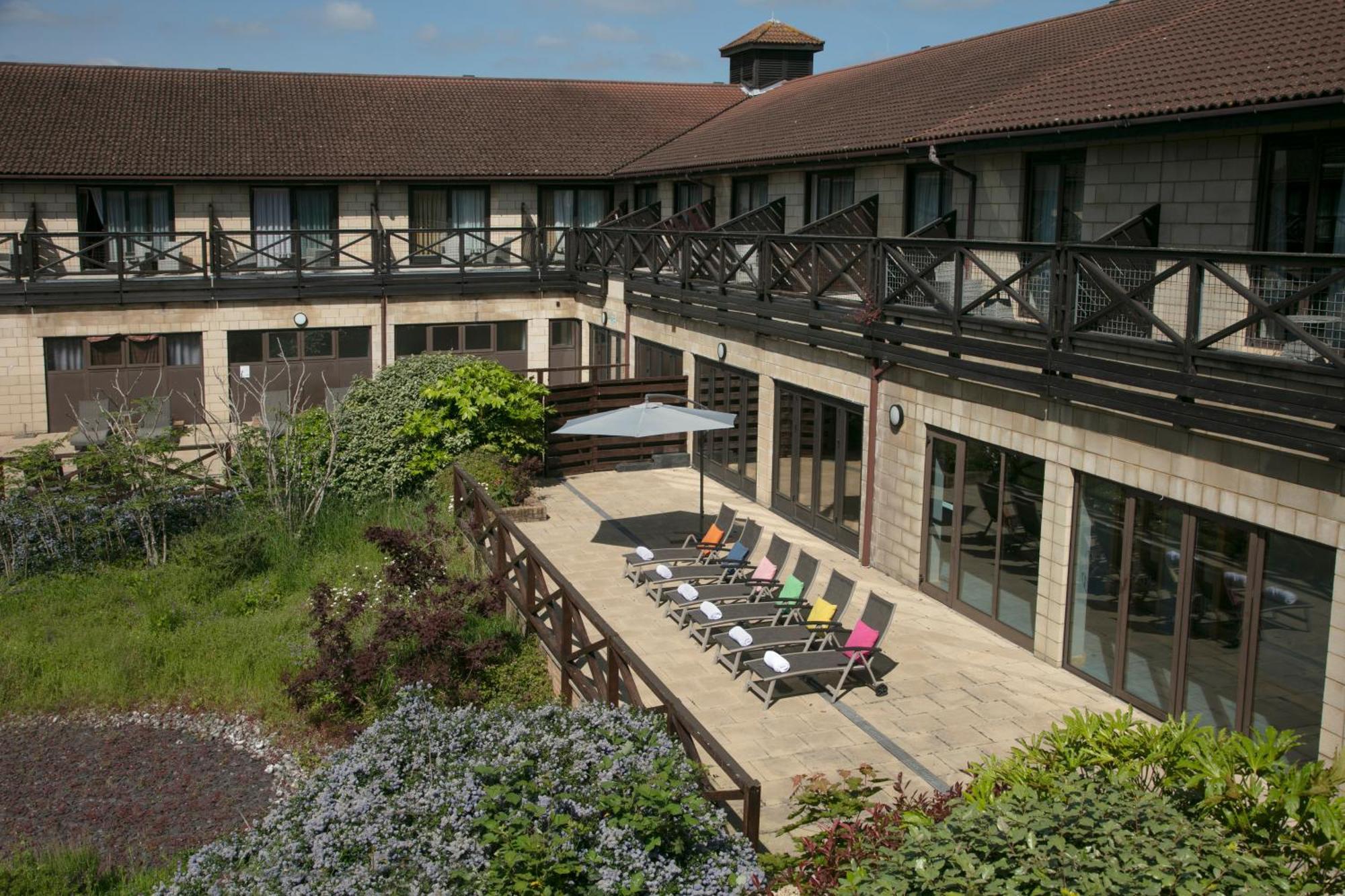 Hampshire Court Hotel & Spa Бэйсингсток Экстерьер фото