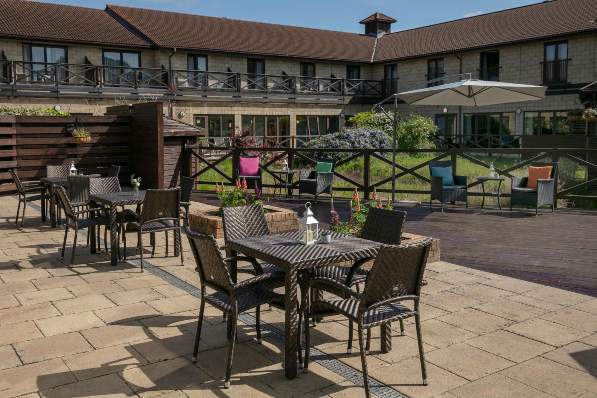 Hampshire Court Hotel & Spa Бэйсингсток Экстерьер фото