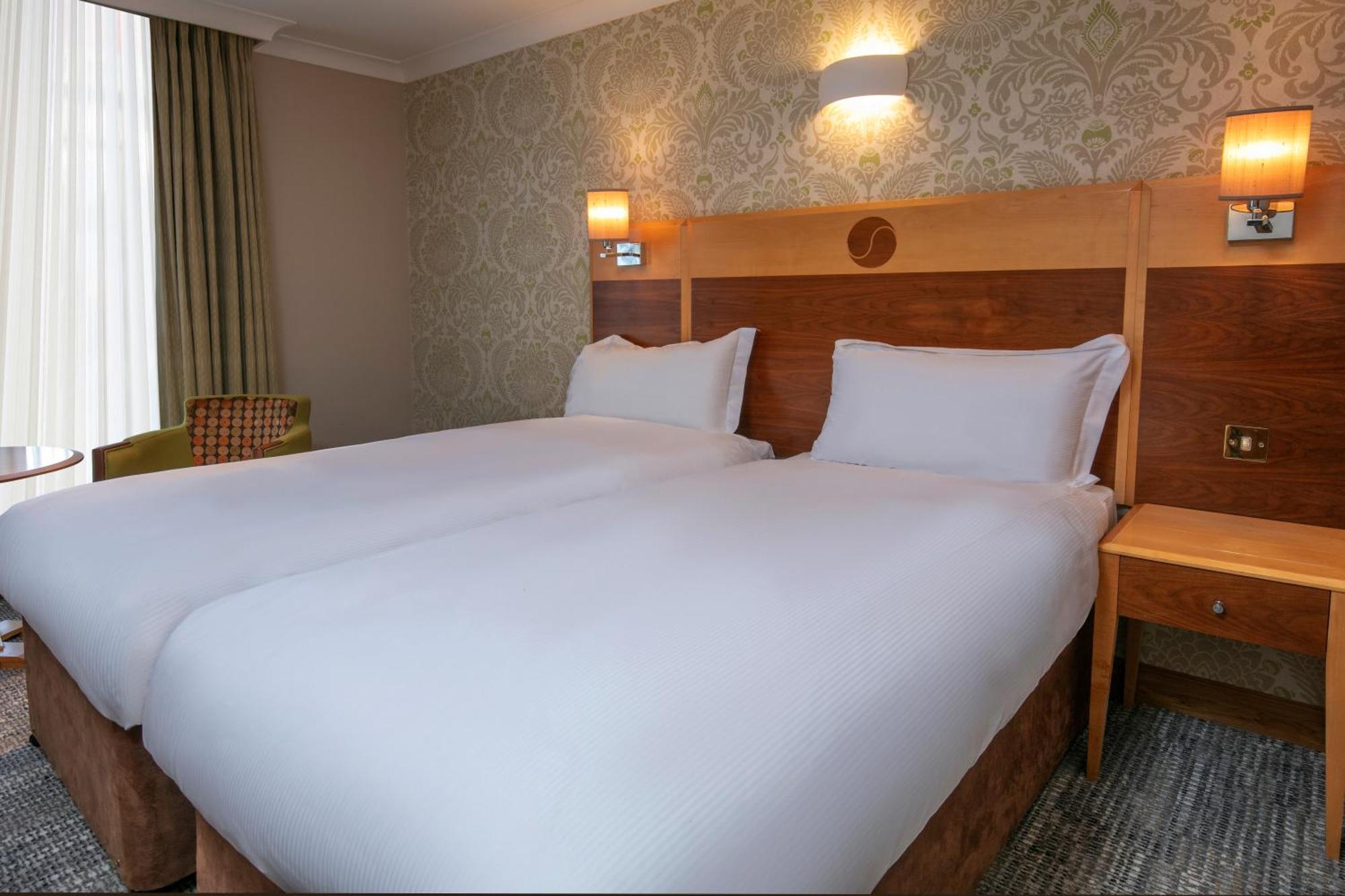Hampshire Court Hotel & Spa Бэйсингсток Номер фото