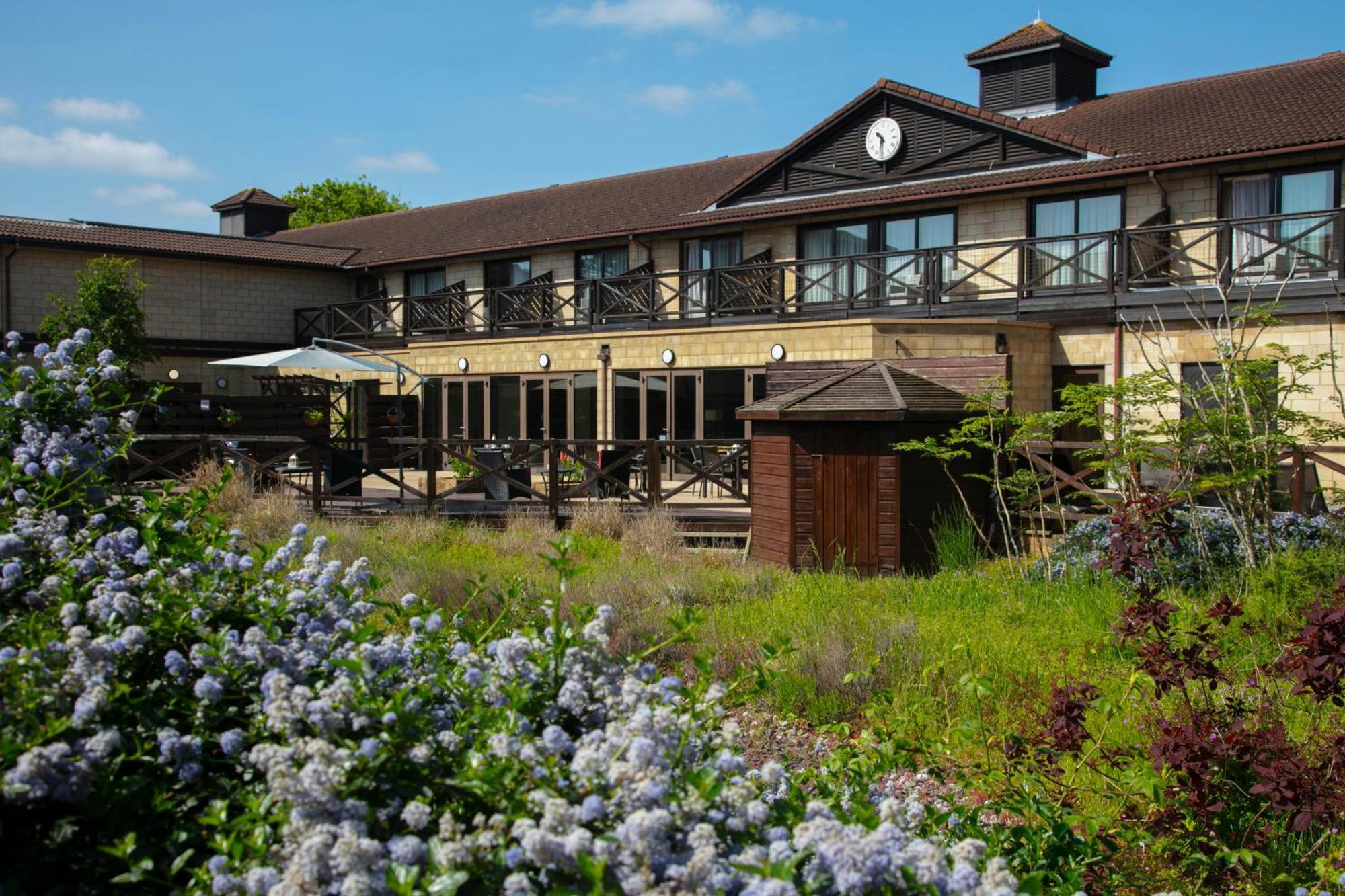 Hampshire Court Hotel & Spa Бэйсингсток Экстерьер фото