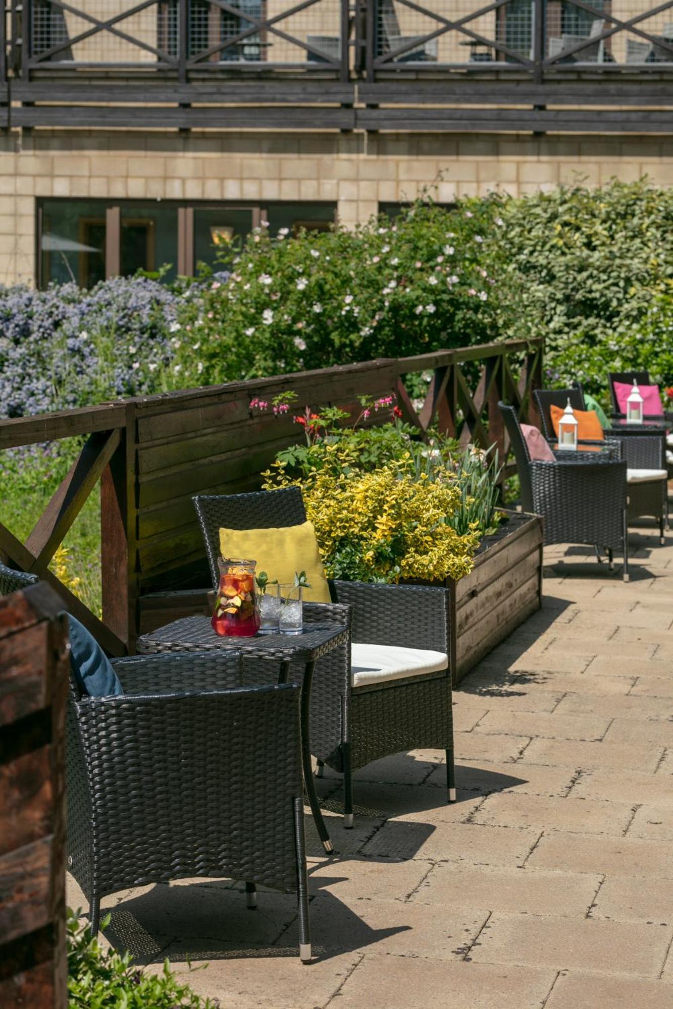 Hampshire Court Hotel & Spa Бэйсингсток Экстерьер фото