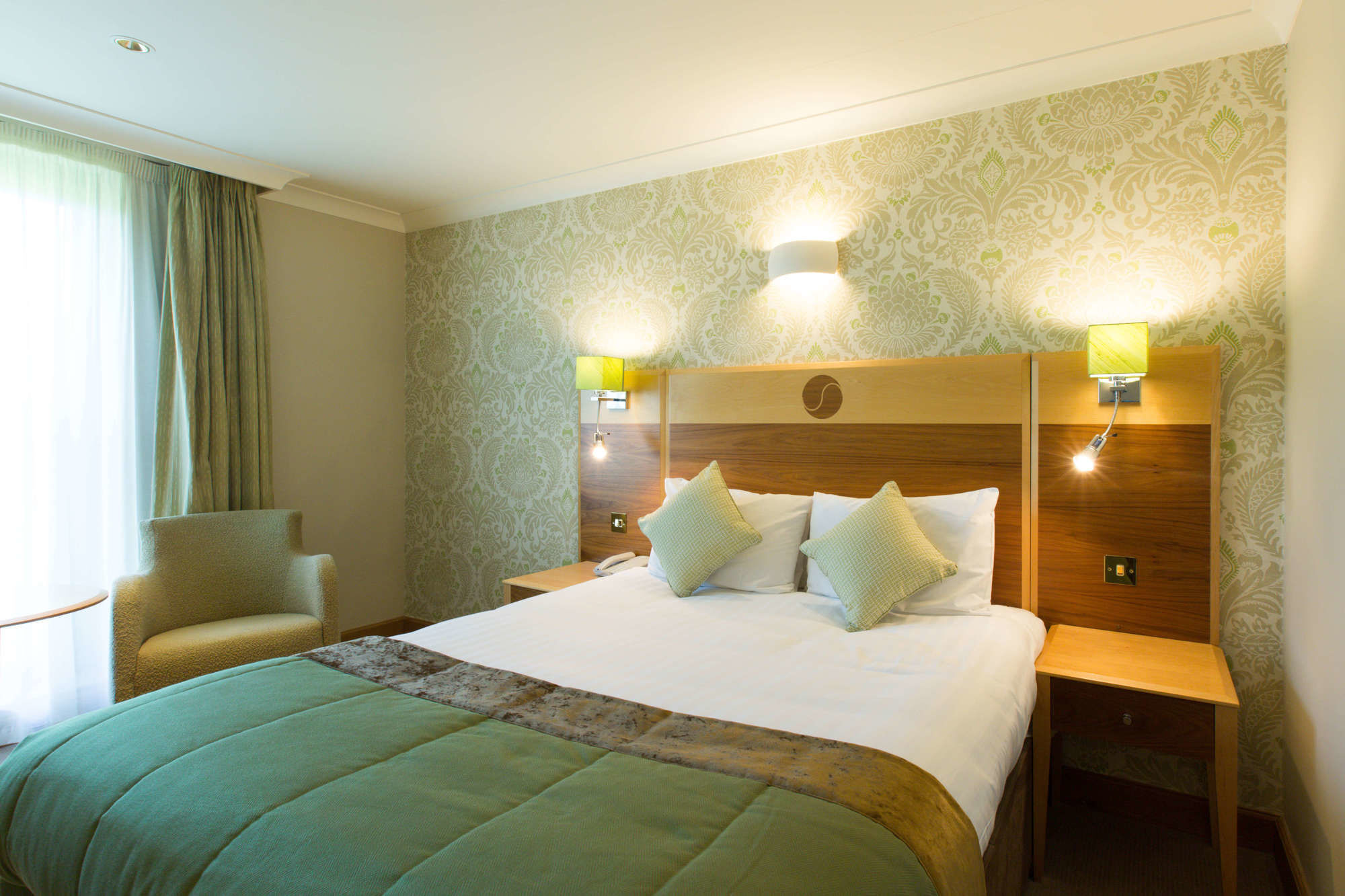 Hampshire Court Hotel & Spa Бэйсингсток Экстерьер фото