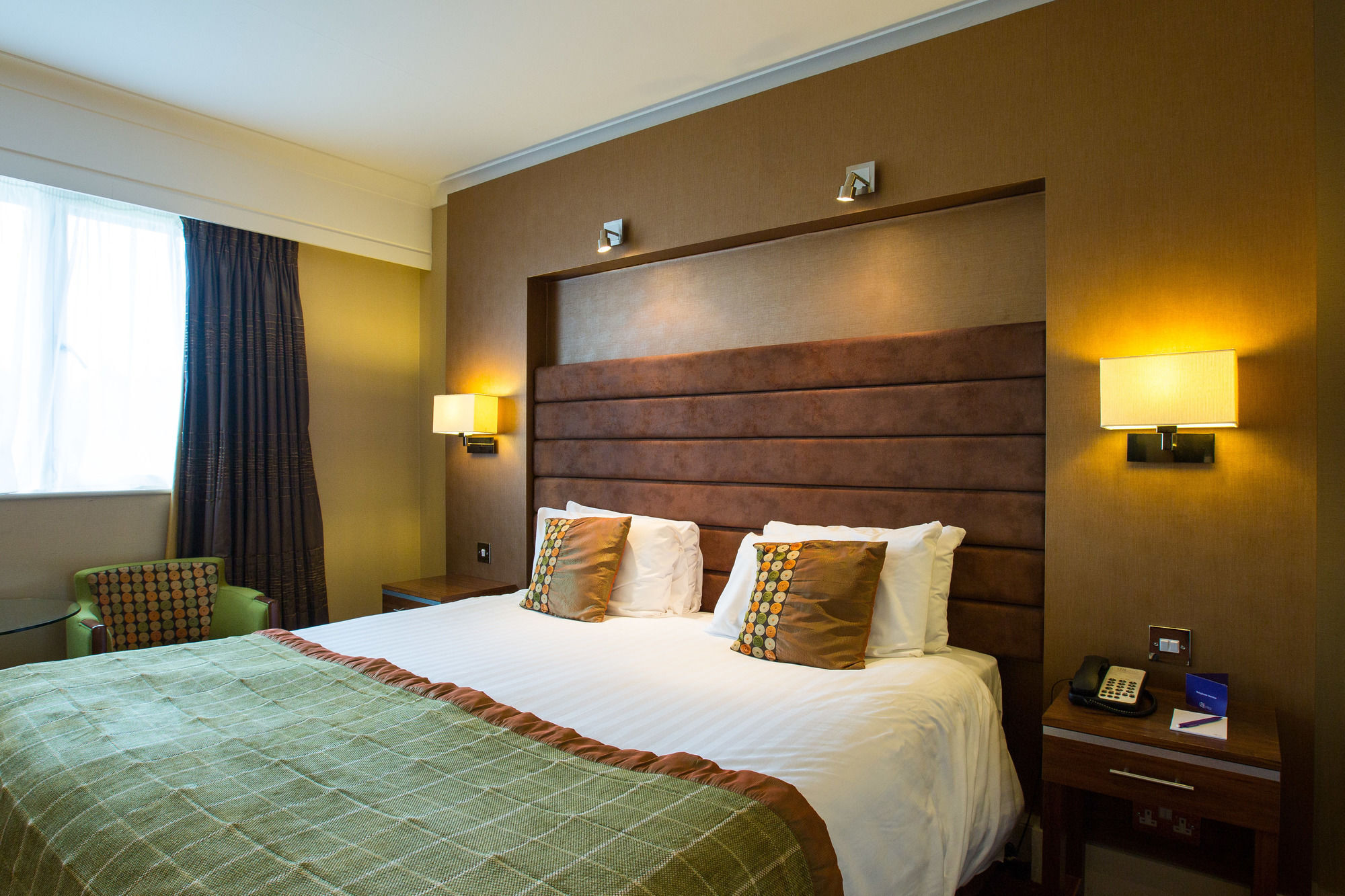 Hampshire Court Hotel & Spa Бэйсингсток Экстерьер фото